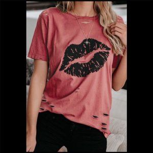 Destructed Lips Tee